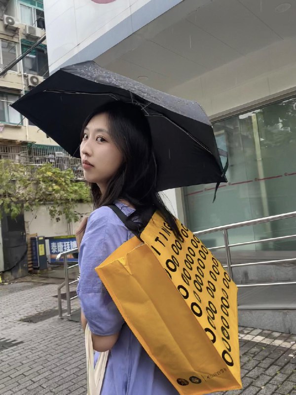 #豆瓣动态😘😘😘里脊璐饼 : 看展日一辈人有一辈人的蛇皮袋sourceInvalid media: image