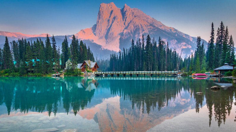 幽鹤国家公园的伯吉斯山和翡翠湖, 不列颠哥伦比亚省, 加拿大 (© Feng Wei Photography/Getty Images)via Bing每日壁纸