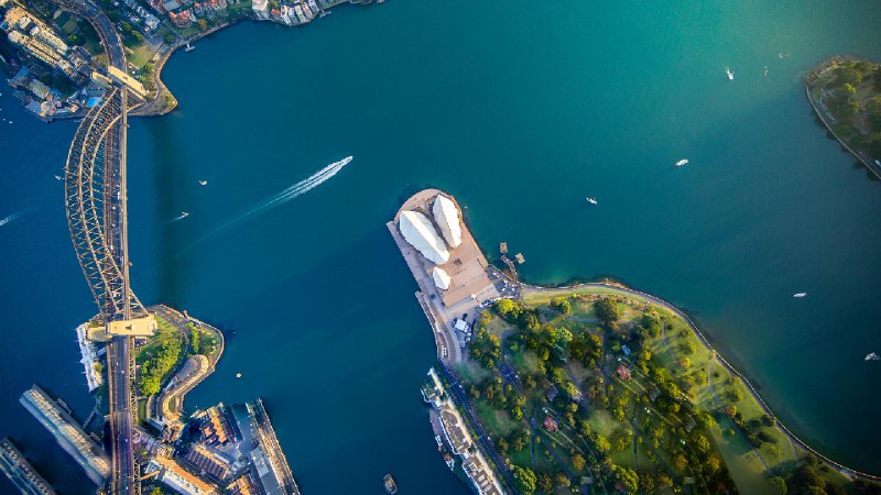 悉尼港鸟瞰图，新南威尔士州，澳大利亚 (© jamenpercy/Getty Images)source
