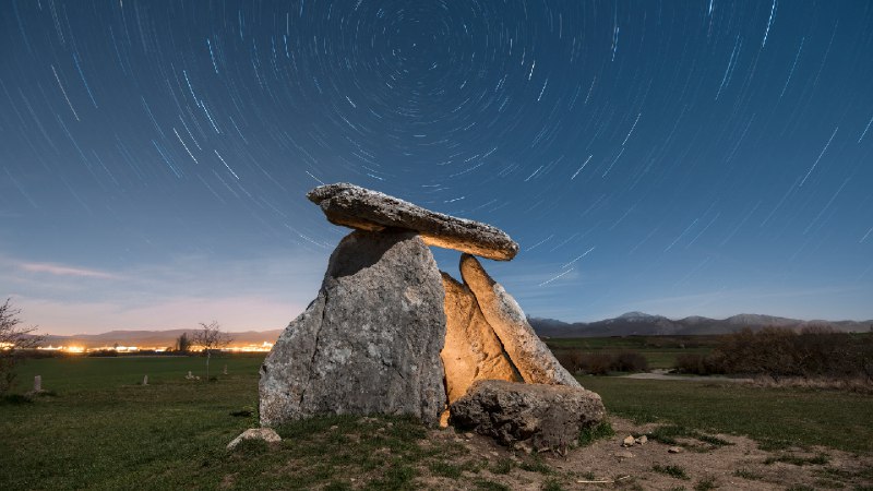 索尔吉奈特克斯的巨石墓，巴斯克地区，阿拉瓦省，西班牙 (© David Herraez Calzada/plainpicture)source