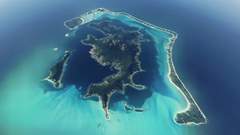 法属波利尼西亚波拉波拉岛的鸟瞰图 (© GLF Media/Shutterstock)source