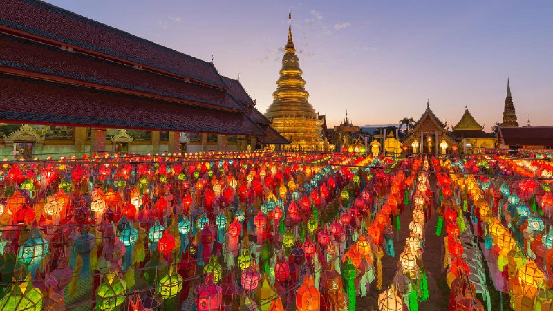 哈里朋柴佛塔寺的彩色灯笼, 南奔府, 泰国 (© MR. ANUJAK JAIMOOK/Getty Images)via Bing每日壁纸