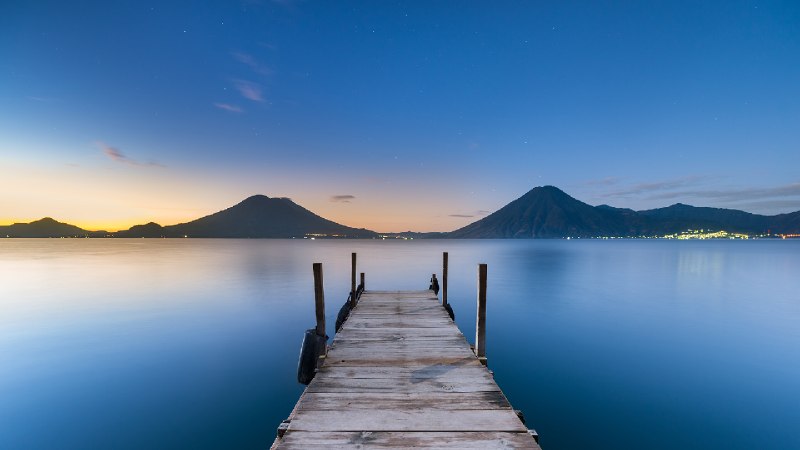 阿蒂特兰湖的日出，危地马拉 (© shayes17/Getty Images)via Bing每日壁纸