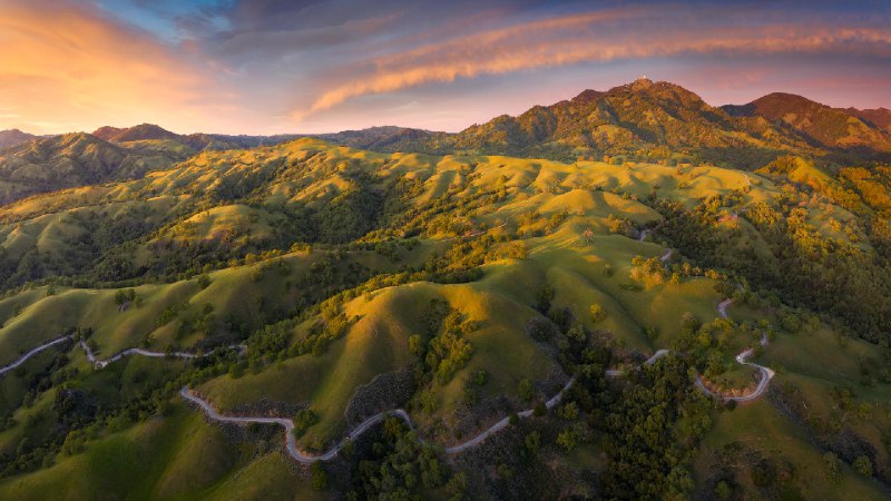 汉密尔顿山, 旧金山湾区, 加利福尼亚, 美国 (© Jeffrey Lewis/TANDEM Stills + Motion)via Bing每日壁纸