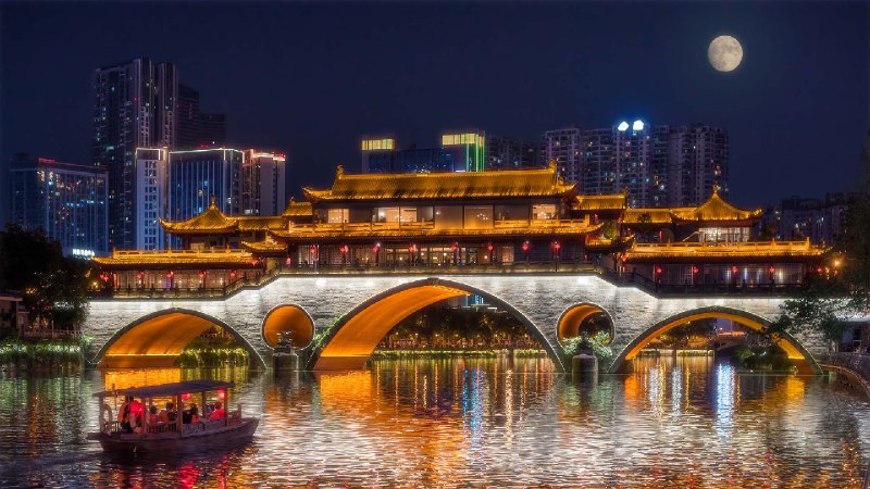 安顺桥中秋灯展，成都，中国 (© Philippe LEJEANVRE/Getty Images)via Bing每日壁纸