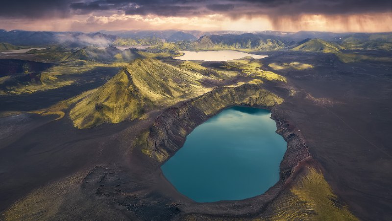 赫瑙萨波鲁尔火山口, 菲亚拉巴克自然保护区, 兰德曼纳劳加尔, 冰岛 (© Juan Maria Coy Vergara/Getty Images)via Bing每日壁纸