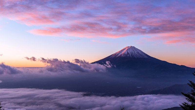 本州岛上的富士山, 日本 (© phutthiseth thongtae/Getty Images)via Bing每日壁纸