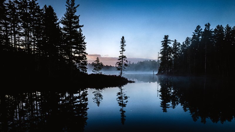 卡塔丁森林和水域国家纪念地，缅因州，美国 (© Cavan Images/Offset/Shutterstock)via Bing每日壁纸