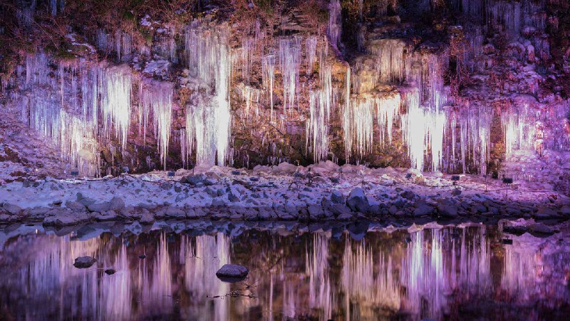 三十槌冰柱，秩父市，日本 (© watayu0821/shutterstock)source