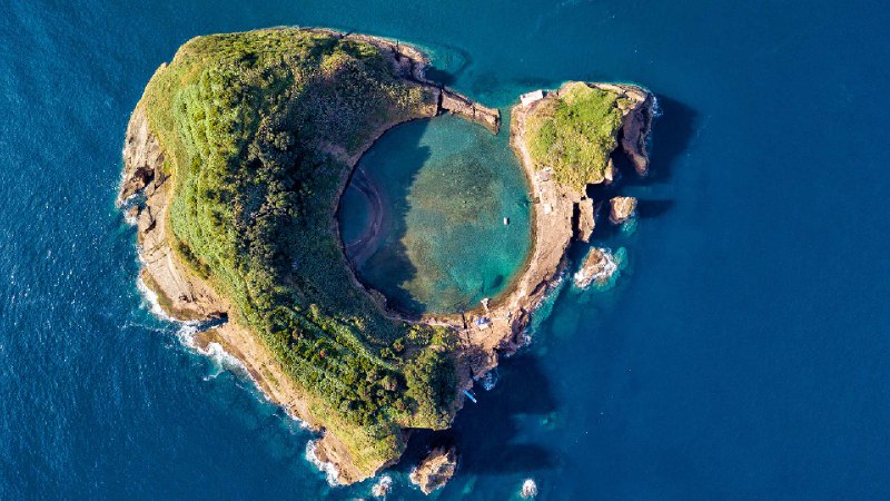 维拉弗兰卡岛，圣米格尔岛，亚速尔群岛，葡萄牙 (© ARoxo/Getty Images)via Bing每日壁纸