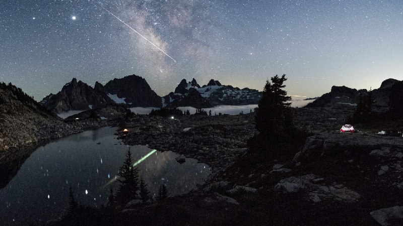 坦克湖 (Tank Lakes), 高山湖泊荒野区, 华盛顿州, 美国 (© Austin Trigg/TANDEM Stills + Motion)via Bing每日壁纸