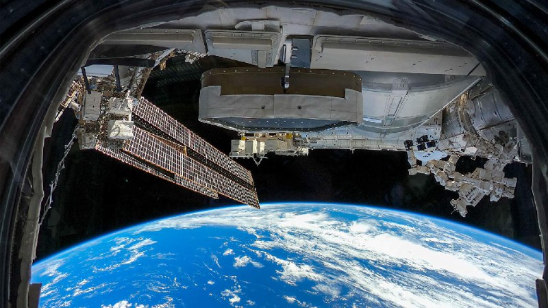 从国际空间站穹顶俯瞰南太平洋 (© NASA)source