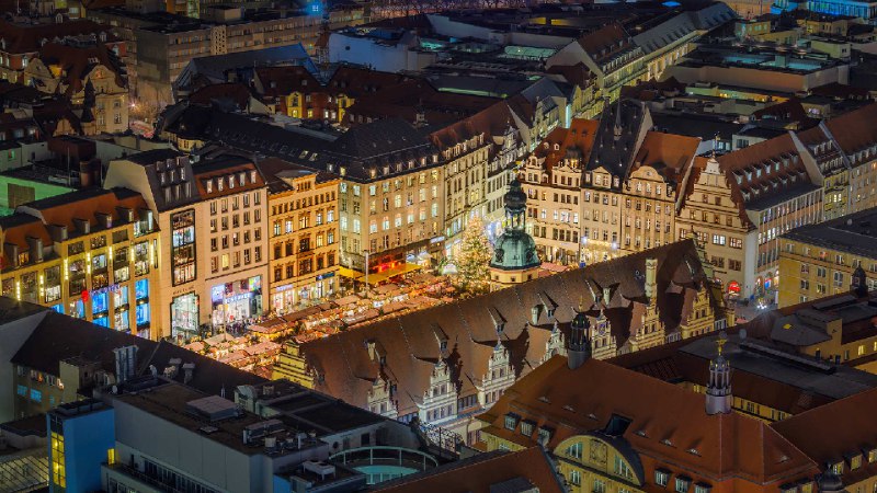 莱比锡圣诞集市, 德国 (© Krzysztof Baranowski/Getty Images)via Bing每日壁纸