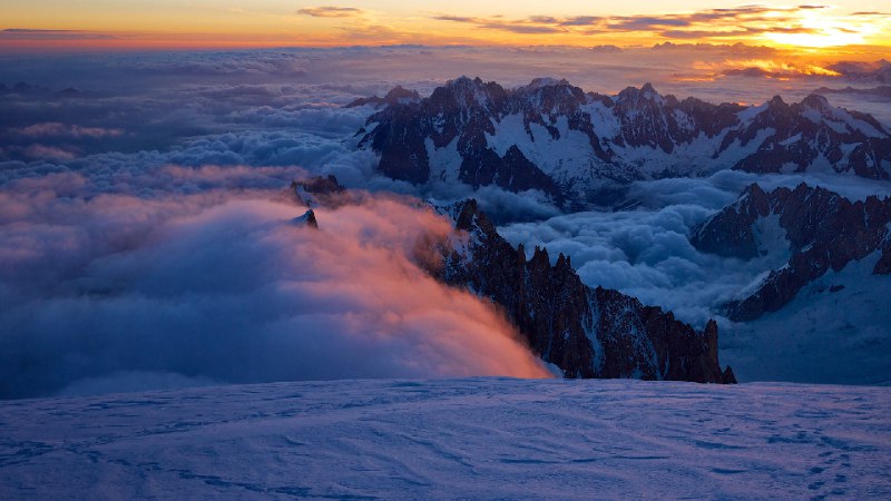 沙莫尼的勃朗峰，法国 (© Simon Schöpf/Getty Images)source