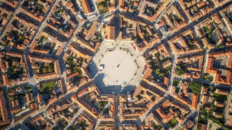 弗留利要塞城市帕尔马诺瓦航拍图，意大利 (© Riccardo Saponi/Getty Images)via Bing每日壁纸